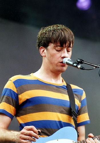 Graham Coxon – Der Ex-Blur-Gitarrist live und backstage 2004. – live auf der Bühne