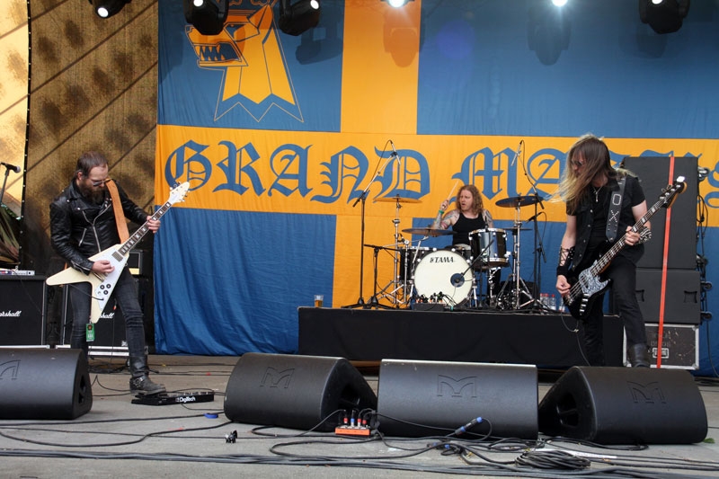 Dynamischer Auftritt des schwedischen Trios. – Grand Magus