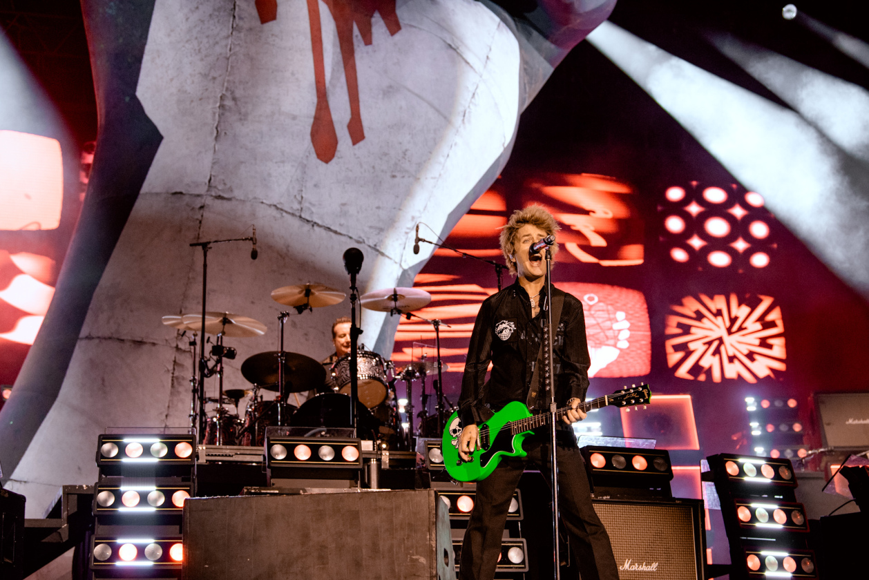 Die Amerikaner legten einen spektakulären Auftritt hin, und Bierstände bekamen richtig Arbeit. – Green Day.