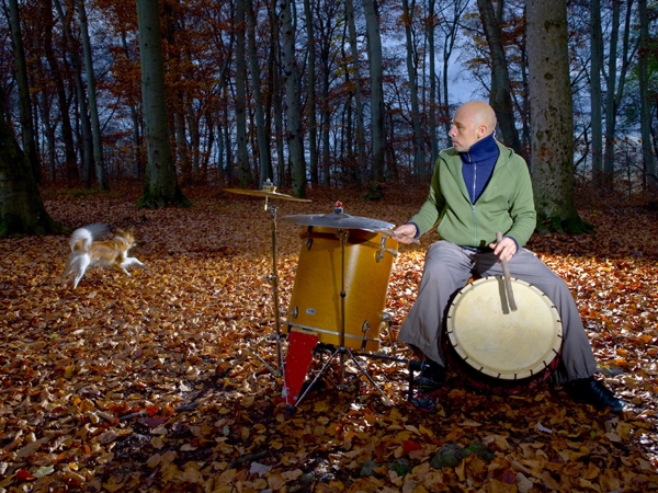 Nach 19 Alben als Sideman debütiert Gregor Hilbe 2010 unter eigenem Namen: Boww! – ... schmücken sich u.a. JBBG & das Vienna Art Orchestra.