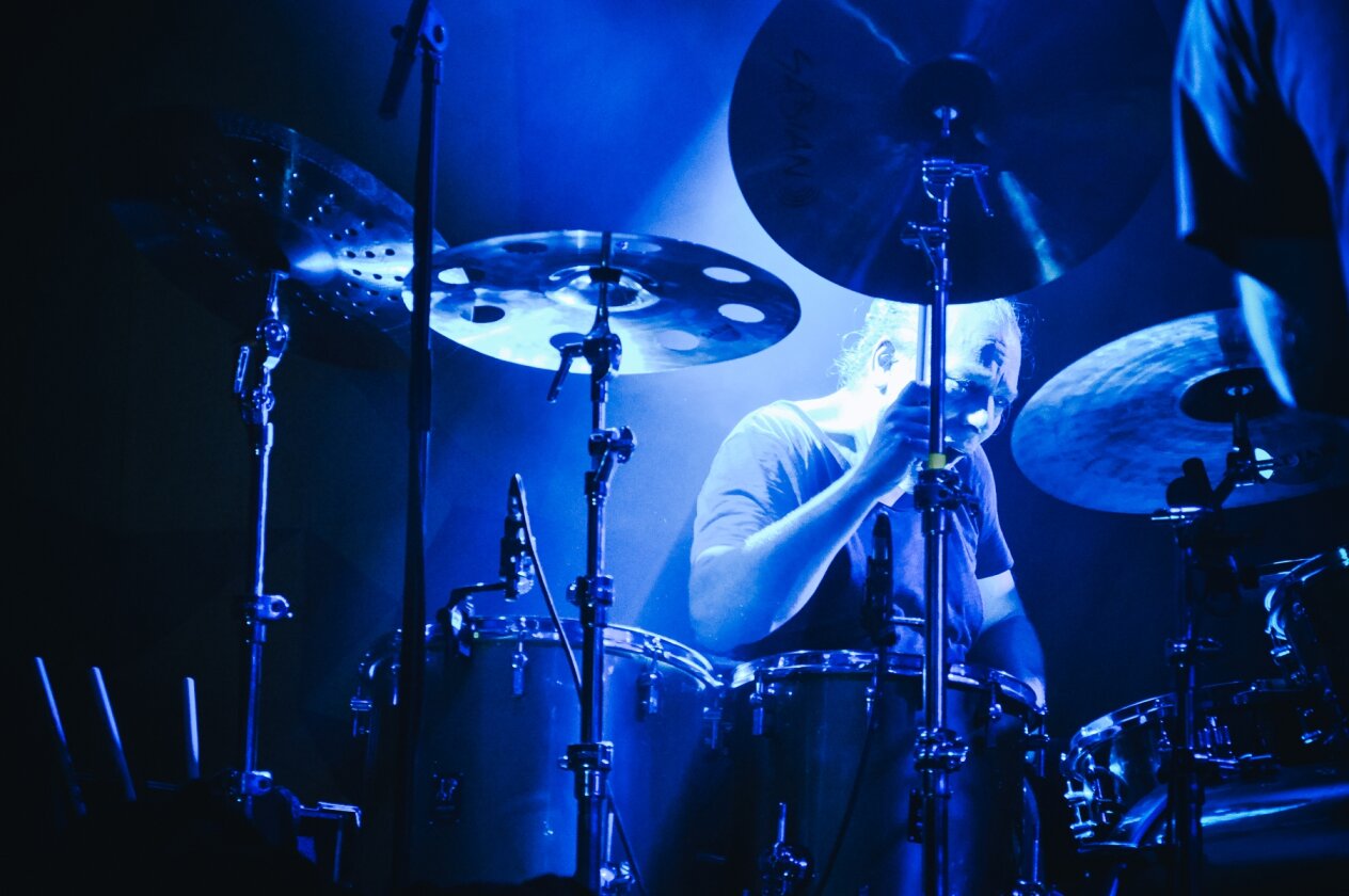 Guano Apes – Open Your Eyes: Eine ausverkaufte Live Music Hall feiert 25 Jahre deutsche Crossover-Geschichte. – Immer druff.