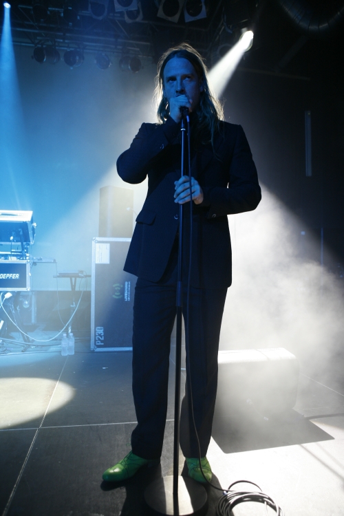 Gus Gus – Ganz große Show im  Zürcher Rohstofflager. – 
