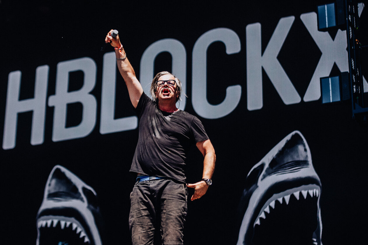 Tracks wie "Move" oder "Risin' High" kicken auch nach 30 Jahren noch: Henning Wehland und Band. – H-Blockx.