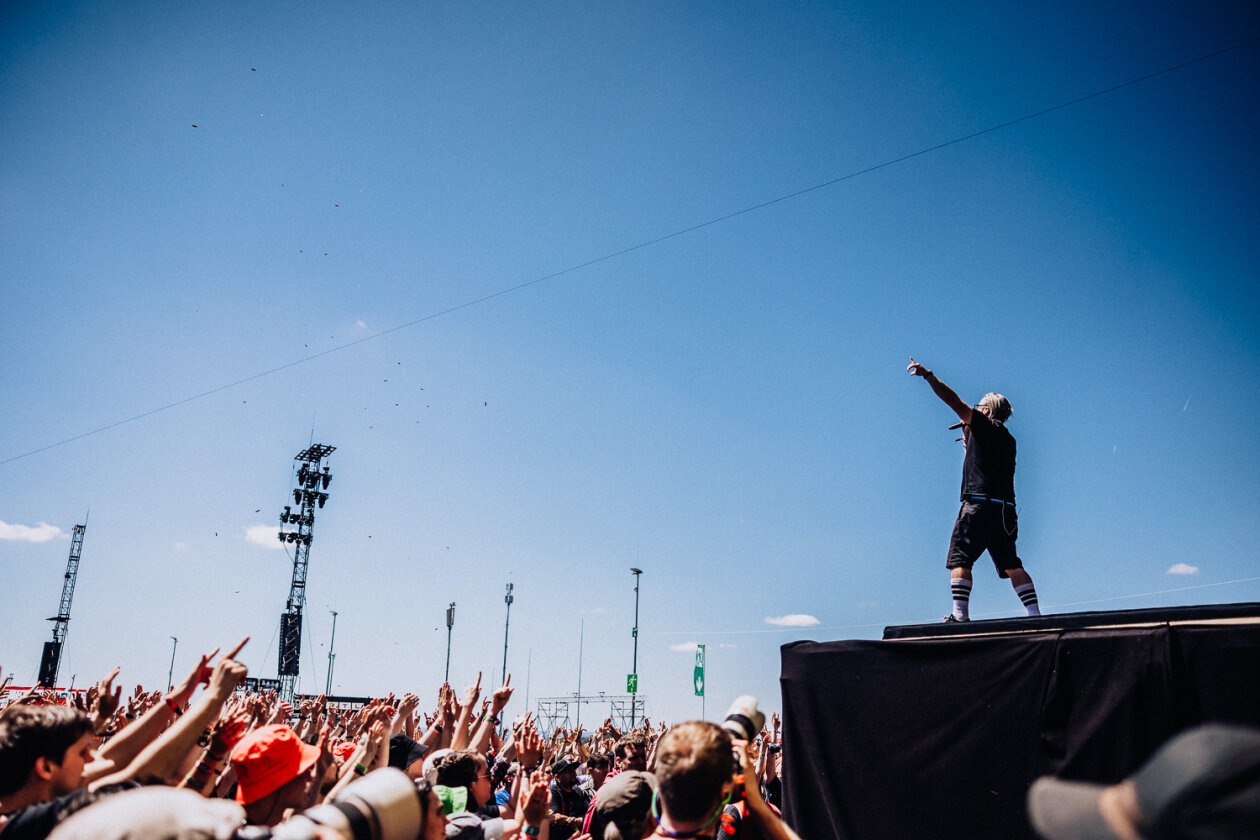 Tracks wie "Move" oder "Risin' High" kicken auch nach 30 Jahren noch: Henning Wehland und Band. – H-Blockx.