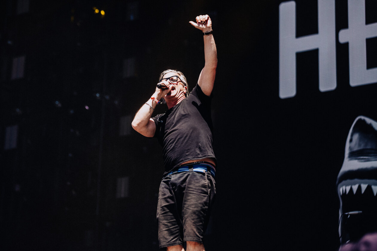 Tracks wie "Move" oder "Risin' High" kicken auch nach 30 Jahren noch: Henning Wehland und Band. – H-Blockx.
