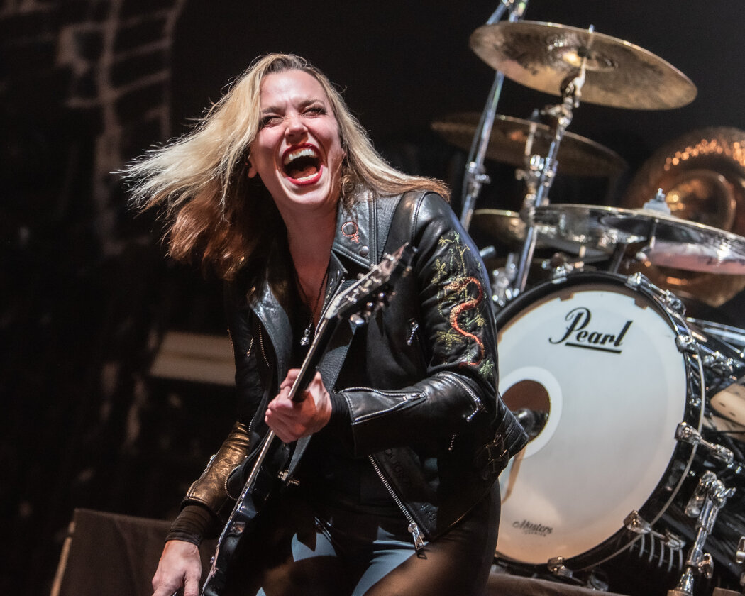 Mit Alter Bridge on tour: die Hale-Geschwister samt Band. – Halestorm.