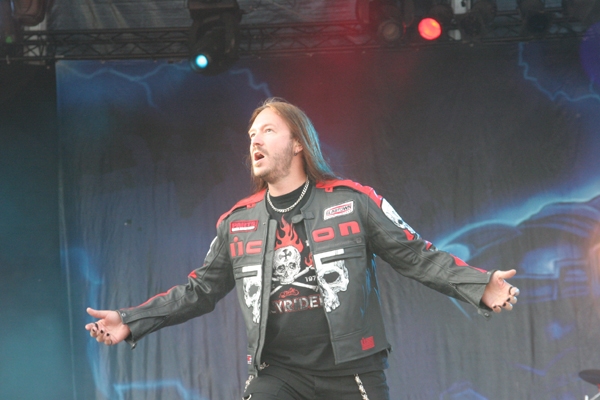 Hammerfall – Als Liveband sind die Schweden nicht zu verachten. – 