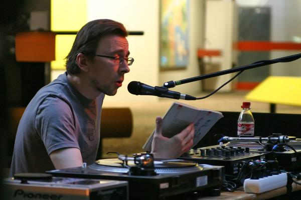 Lesung und DJing. Hans Nieswandt an der Friedrich Hecker Universität Konstanz – 