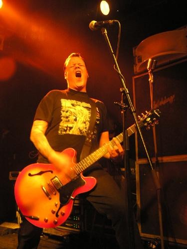 Die Heartbreak Engines rocken auch mit Aushilfsgitarristen gut auf. – 