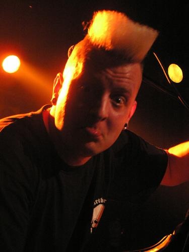Die Heartbreak Engines rocken auch mit Aushilfsgitarristen gut auf. – 