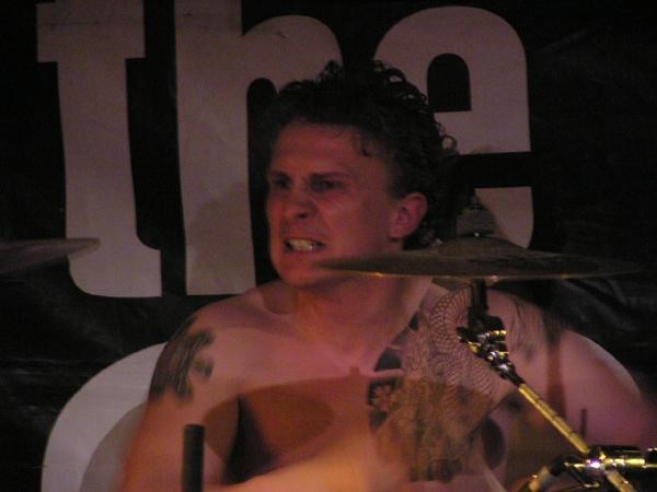 Die Heartbreak Engines rocken auch mit Aushilfsgitarristen gut auf. – 