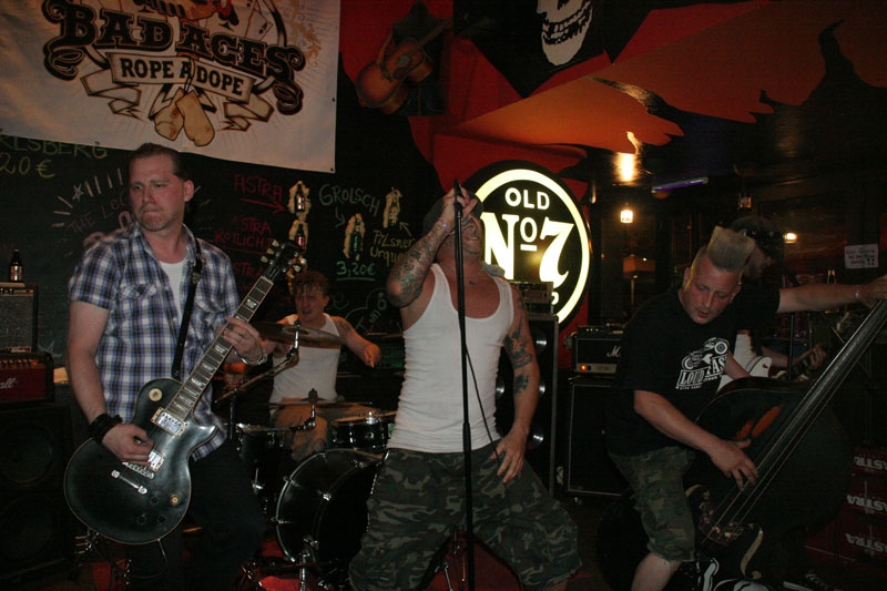 Die Engines lassen auch anderthalb Jahre nach dem Split die Party steigen. – Heartbreak Engines