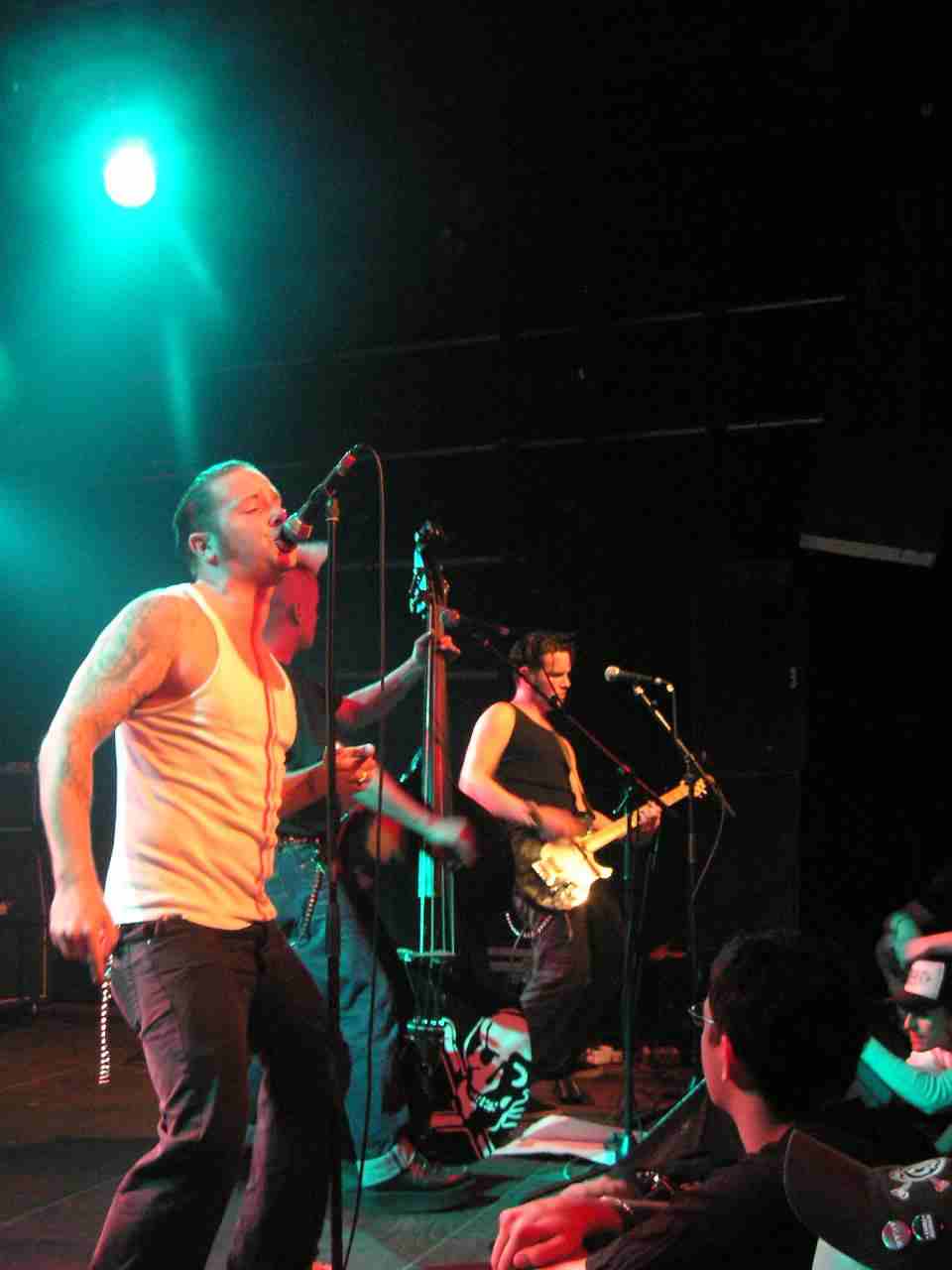Eine coole Mischung aus Punk und Rockabilly: die Heartbreak Engines. – 