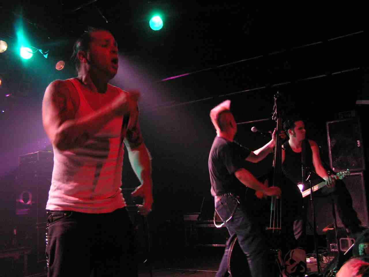 Eine coole Mischung aus Punk und Rockabilly: die Heartbreak Engines. – 