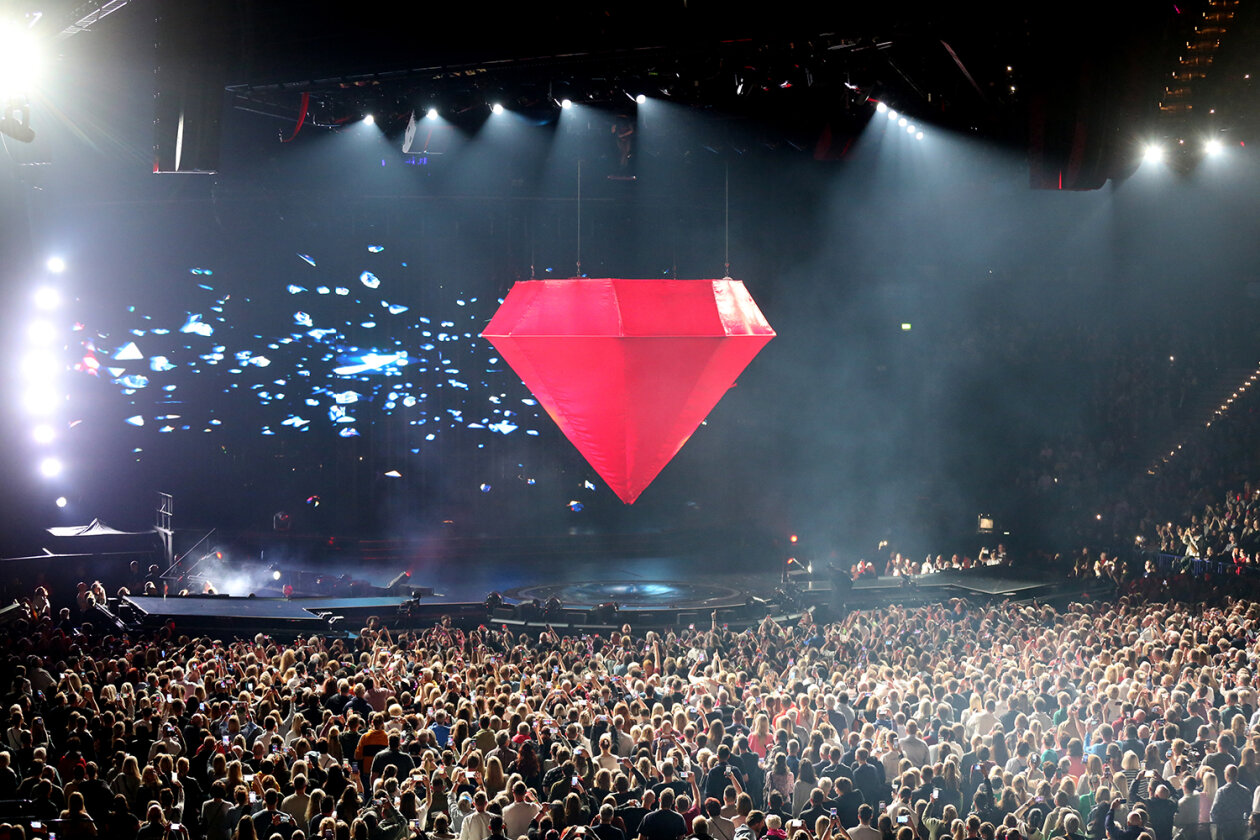 Umjubelter Auftakt zur vom Cirque Du Soleil konzipierten und inszenierten Mammuttour. – Helene Fischer.