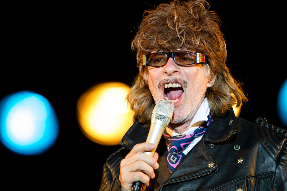 "Pretty Joe und die Dorfschönheiten" - auch 2014 bleibt Helge der Chef. – Helge Schneider bleibt auch 2014 der Humor-Chef im Lande.