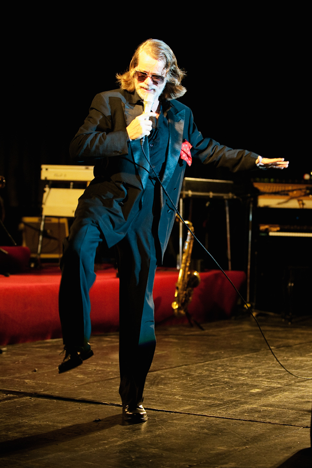 Helge Schneider – Jazzmusik und Spaß - vom Experten aus Mülheim an der Ruhr. – ... eine flotte Sohle ...