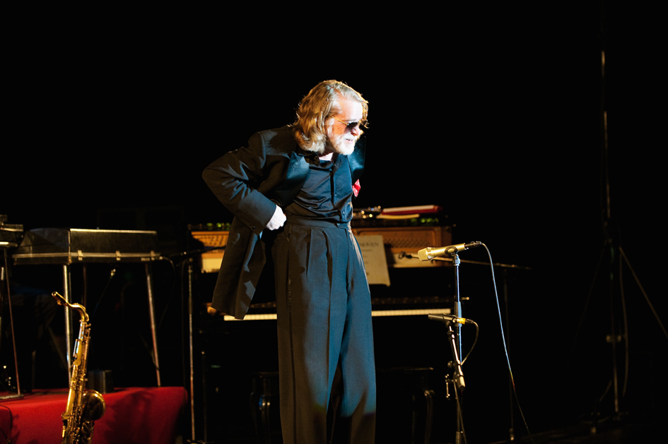 Helge Schneider – Jazzmusik und Spaß - vom Experten aus Mülheim an der Ruhr. – Hosen hoch.