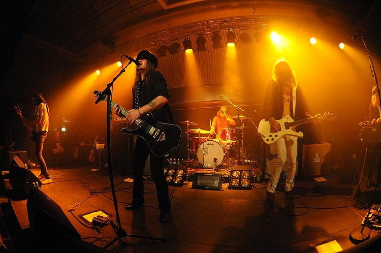 Hellacopters – Ein letztes Mal brennen die Schweden Zürich nieder. – 