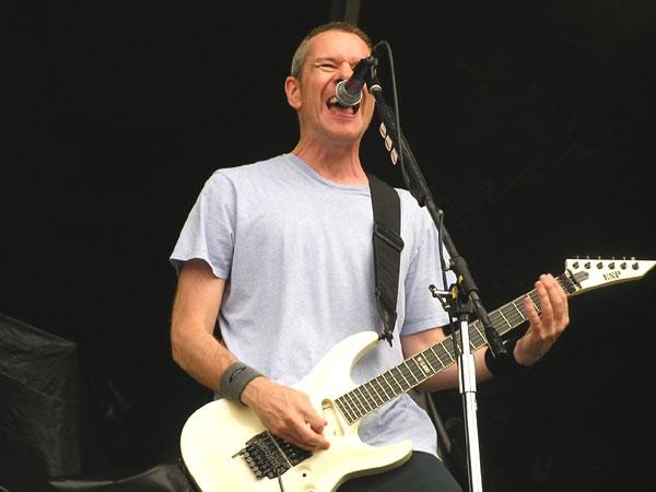 Helmet – Gesichtsakrobatik at its best. – 