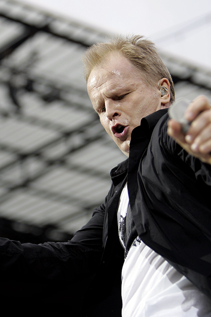 Herbert Grönemeyer – Herbert rockt das ausverkaufte Kölner Stadion. – Herbert teilt Freud und Leid mit uns.