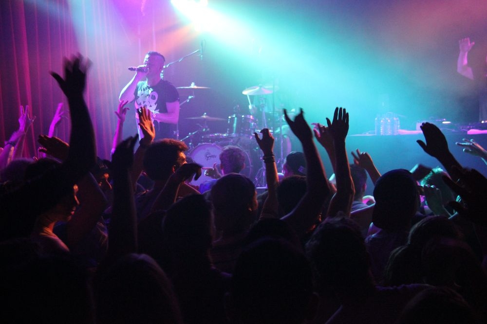Hilltop Hoods – Brütende Hitze und geile Performance: Die Australier in der Hauptstadt. – Saunaatmo.