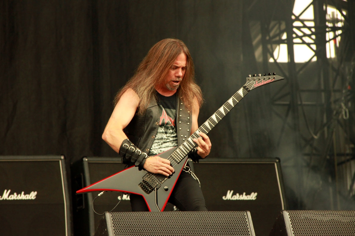 Grimassenmeister Katon DePena in Aktion. – Hirax