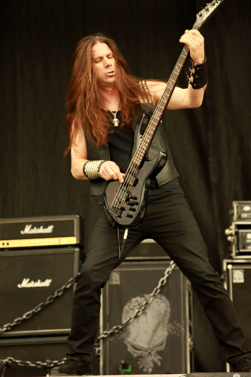 Grimassenmeister Katon DePena in Aktion. – Hirax