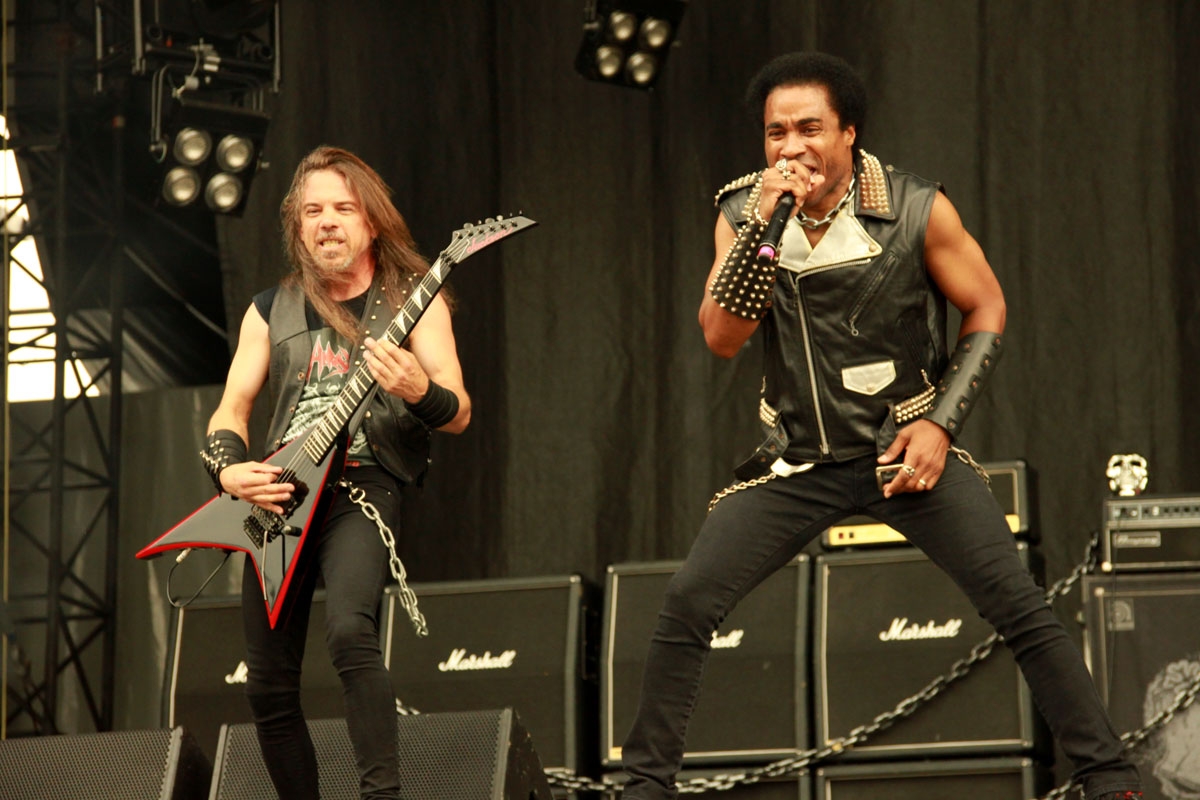 Grimassenmeister Katon DePena in Aktion. – Hirax