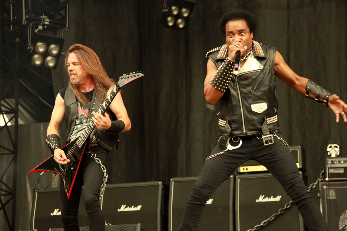 Grimassenmeister Katon DePena in Aktion. – Hirax