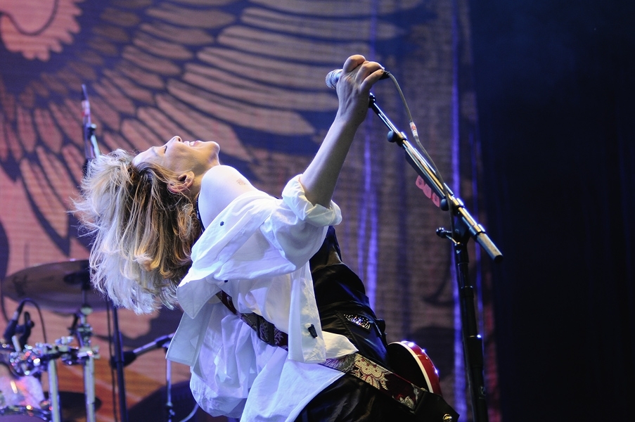 Courtney Love fauchte und röhrte ins Mikro. – Hole.