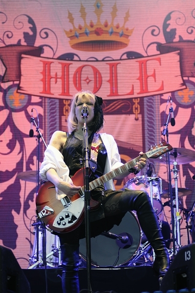 Hole – Hole.