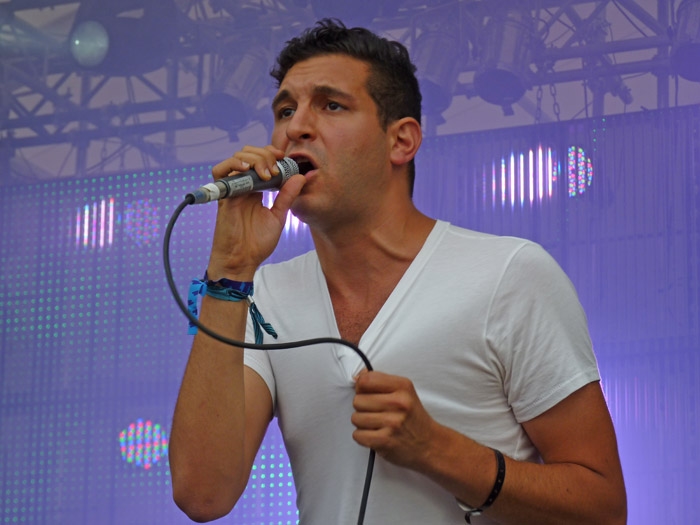 Holy Ghost! – Alex Frankel und Nick Millhiser nehmen mit Liveband die Gemini Stage unter Beschuss. – 