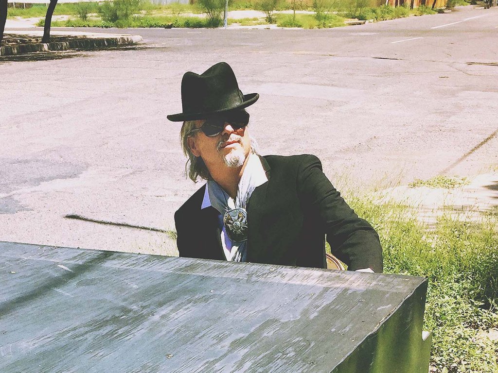 Howe Gelb