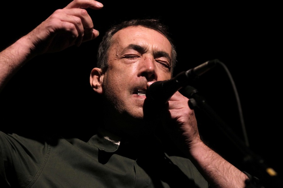 Hubert von Goisern – Der Österreicher im Rheinland auf "Brenna Tuats"-Tour. – Alpenrock in Köln.