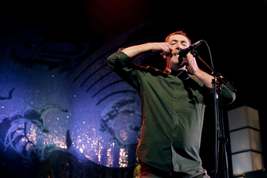 Hubert von Goisern – Der Österreicher im Rheinland auf "Brenna Tuats"-Tour. – Hubert.