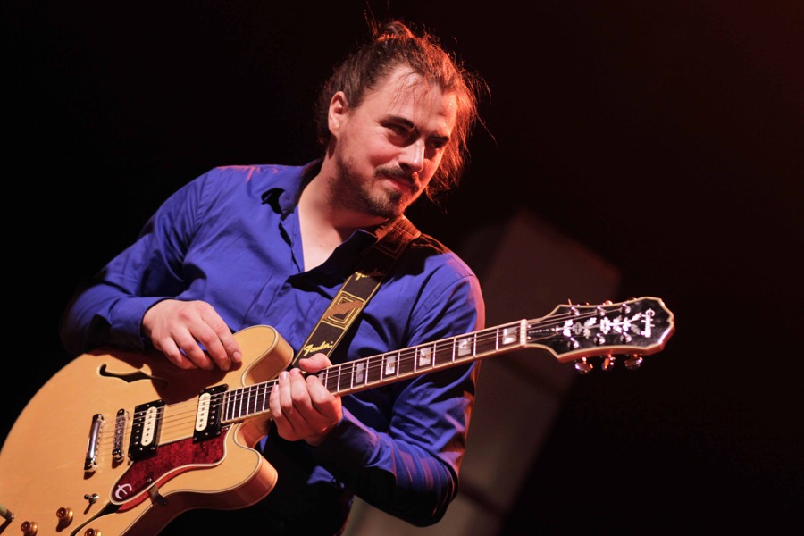 Hubert von Goisern – Der Österreicher im Rheinland auf "Brenna Tuats"-Tour. – Severin Trogbacher.