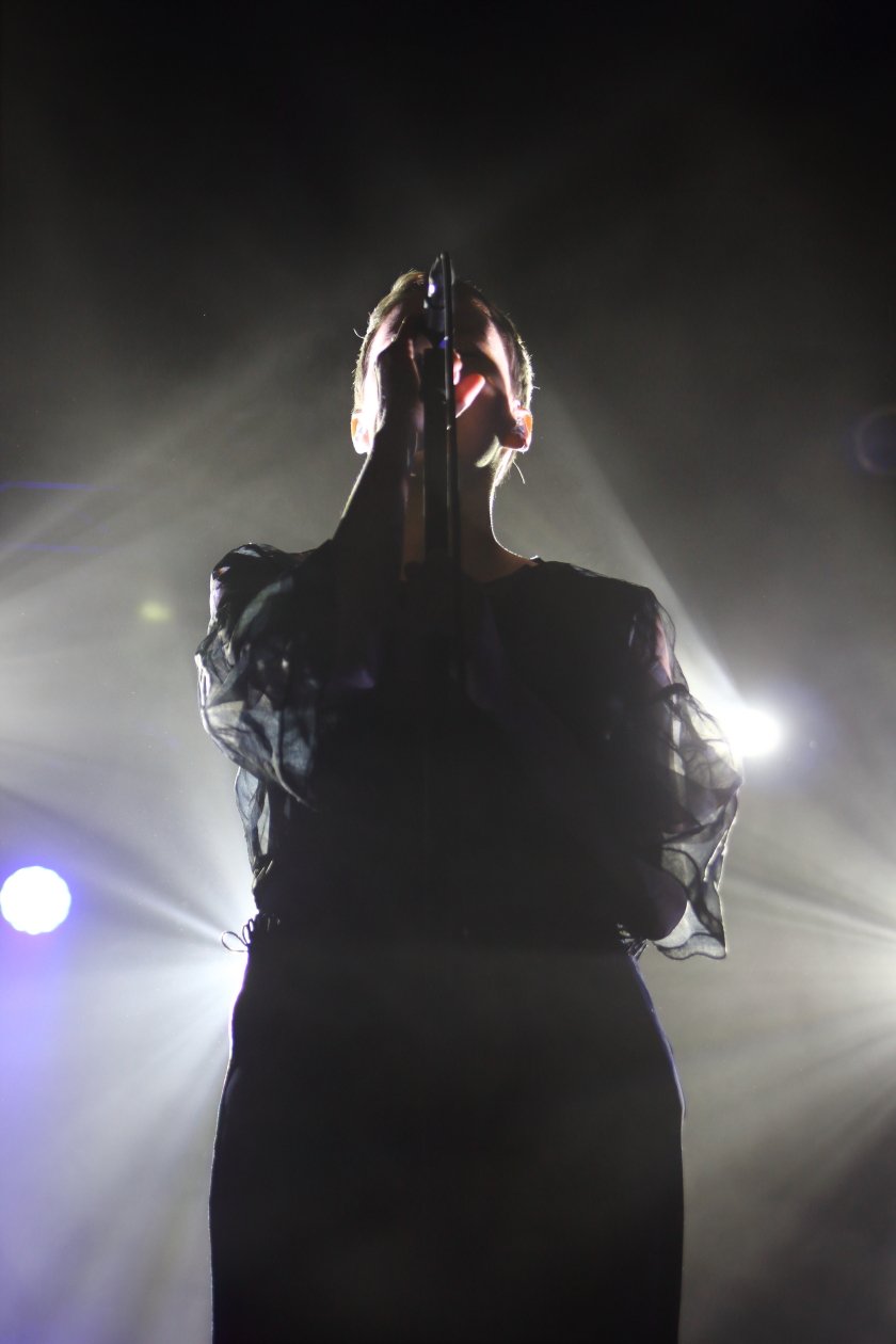 Hundreds – Die deutschen Elektropopper bei ihrem bisher größten Gig. – Die Lightshow dafür ziemlich cool.
