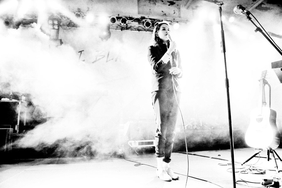 Stings Tochter stellt ihr Hit-Album "The Constant" in der Essigfabrik vor. – I Blame Coco