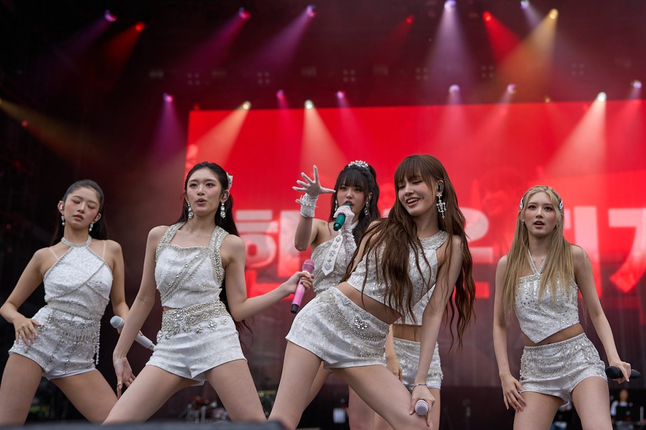 IVE (K-Pop) – Wo die südkoreanische Grilgroup auftritt, geht der Lautstärkepegel steil nach oben. – IVE.