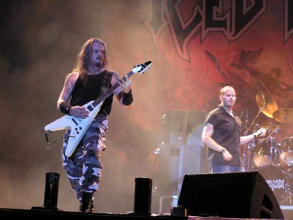 Trotz den Diskussionen um übertriebenen Patriotismus bejubelt: Iced Earth – 