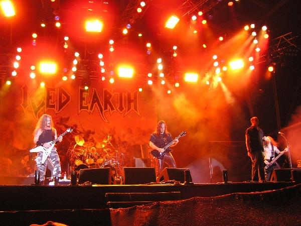 Trotz den Diskussionen um übertriebenen Patriotismus bejubelt: Iced Earth – 
