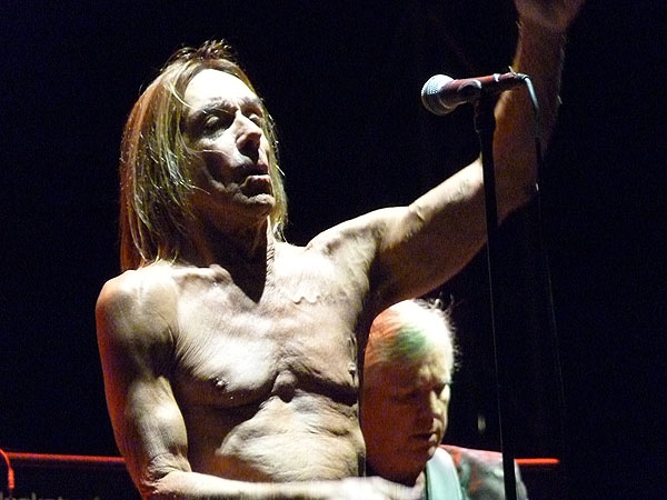 Iggy Pop – 65 Jahre und agiler denn je: Iggy und seine Stooges beim Greenville Festival. – 