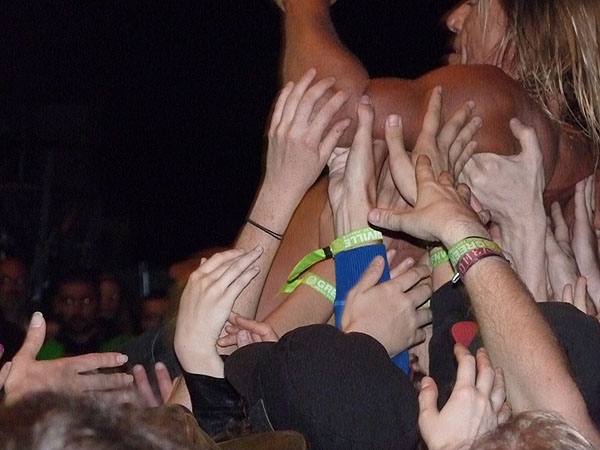 Iggy Pop – 65 Jahre und agiler denn je: Iggy und seine Stooges beim Greenville Festival. – 