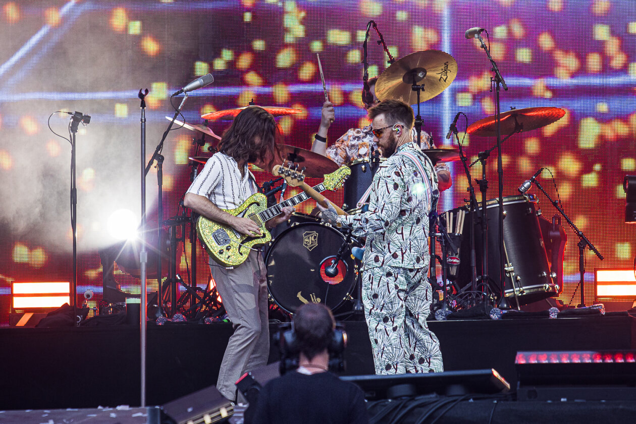 Imagine Dragons begeistern das ausverkaufte Open Air-Stadionrund. – Daniel  Wayne Sermon und Ben.