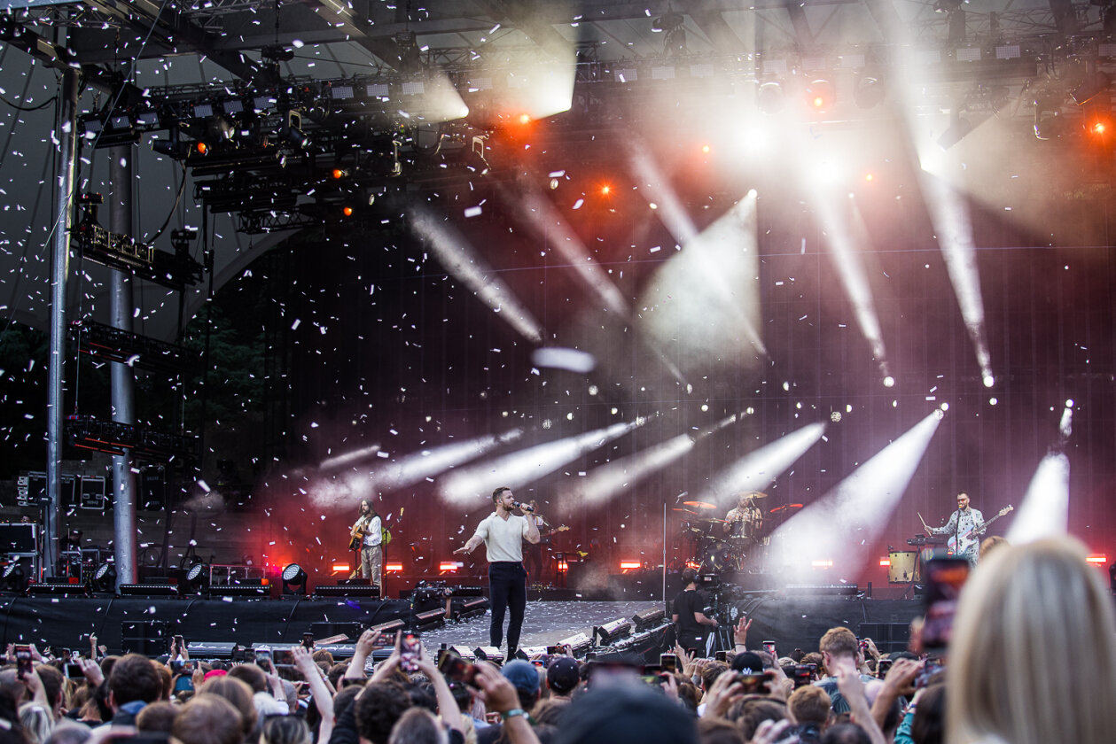 Imagine Dragons begeistern das ausverkaufte Open Air-Stadionrund. – In Berlin.