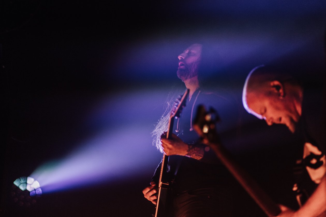 In Flames – Anders Fridén und Co. rocken den Pott. – Verstärkung on stage.