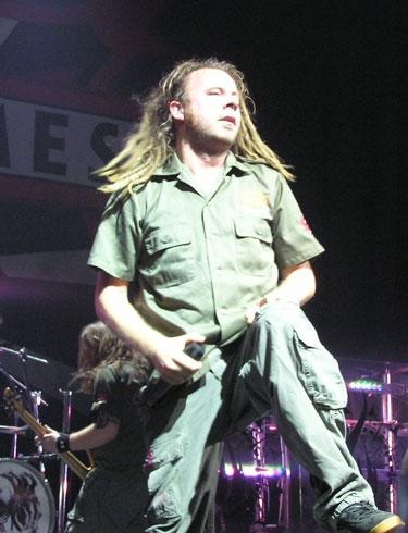 Auch mit Aushilfsklampfer souverän wie immer: In Flames. – 