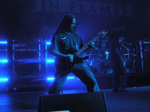 Auch mit Aushilfsklampfer souverän wie immer: In Flames. – 