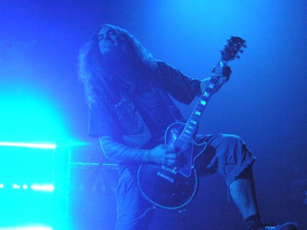 Auch mit Aushilfsklampfer souverän wie immer: In Flames. – 